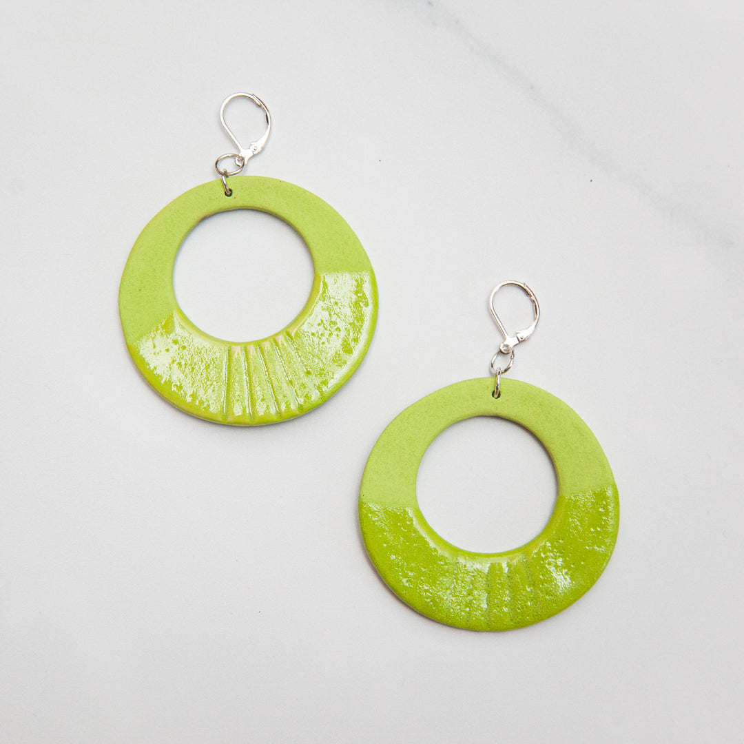 Retro Groovy Hoop Earrings 💚