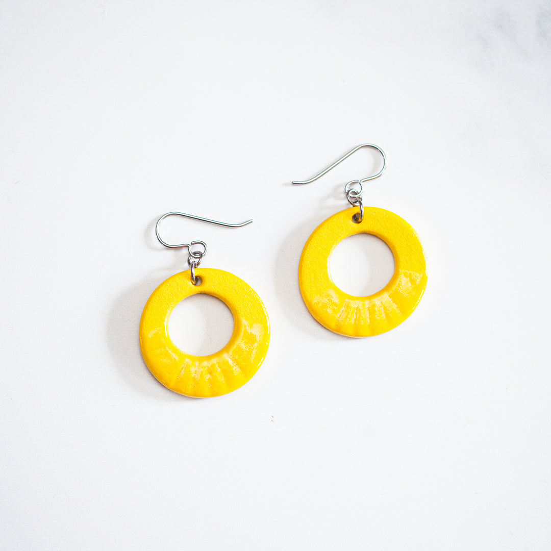 Retro Groovy Hoop Earrings 💛